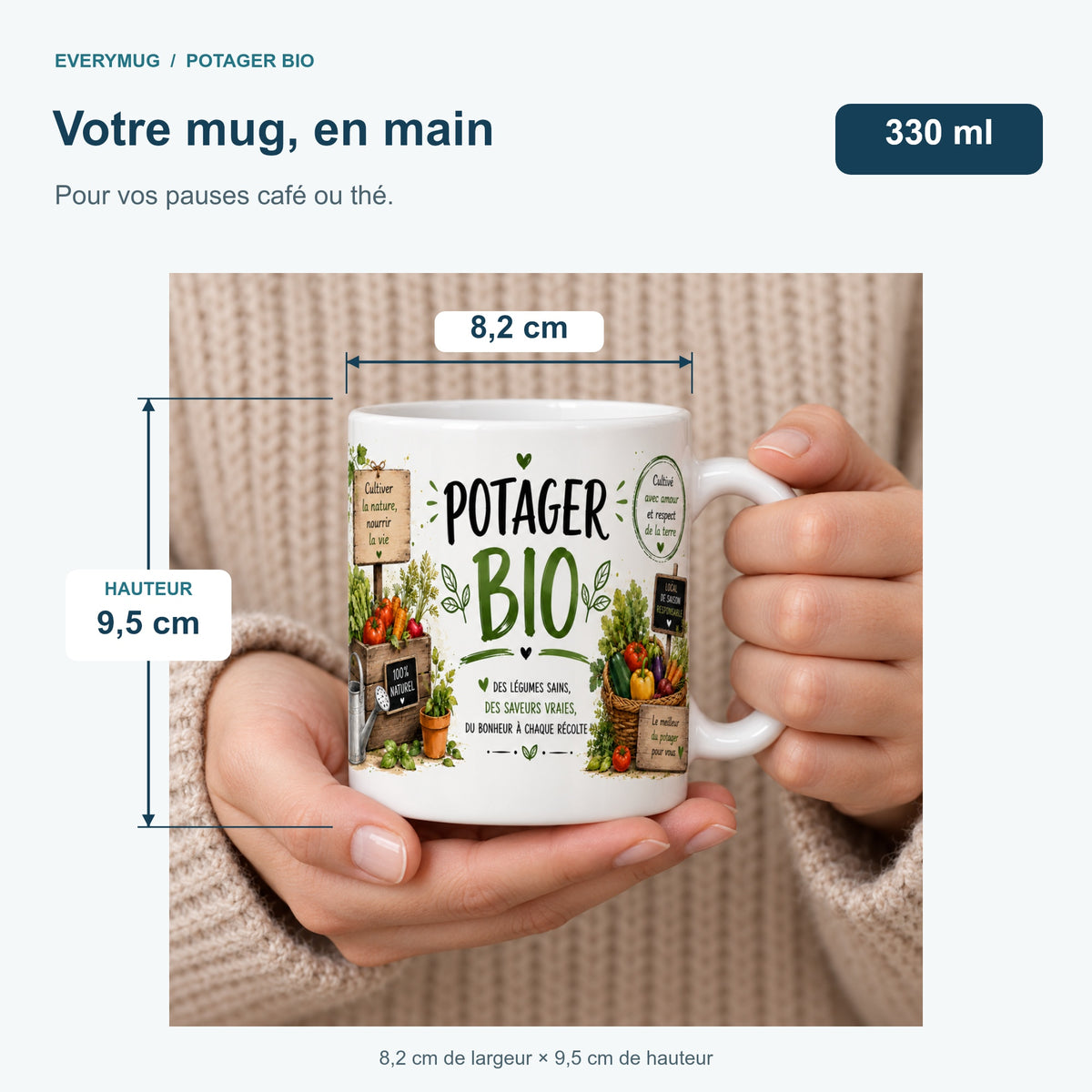 Mug Potager Bio tenu en main : 8,2 cm de largeur, 9,5 cm de hauteur, 330 ml