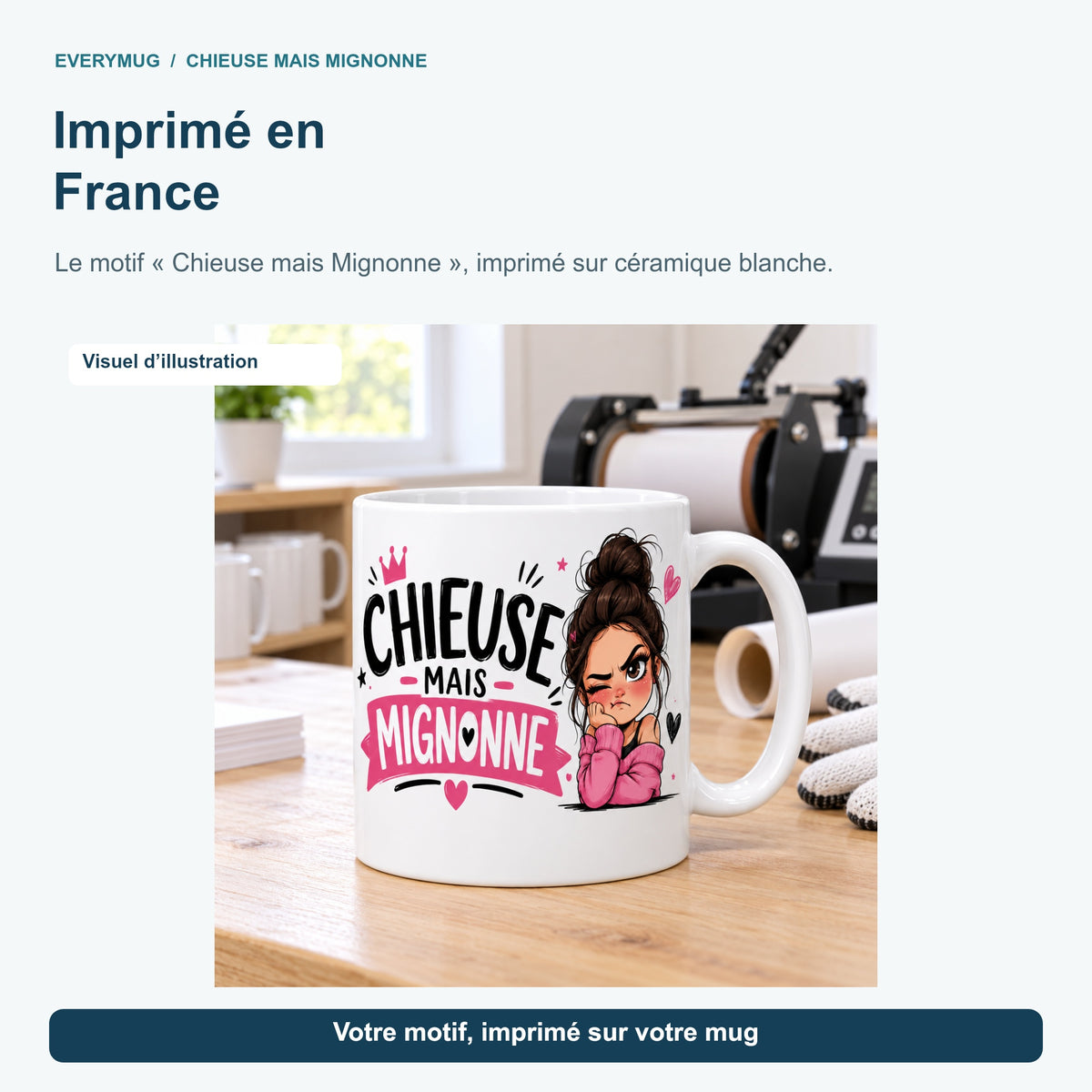 Mug Chieuse mais Mignonne dans l'atelier d'impression en France, près de la presse à mugs