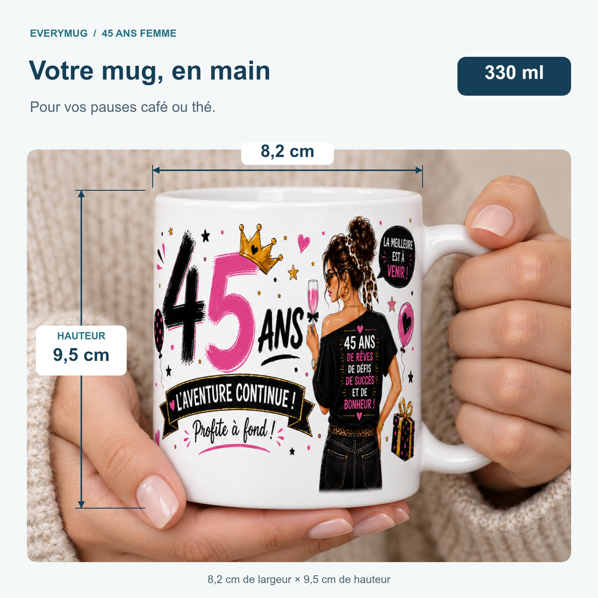 Mug 45 ans Femme tenu en main : 8,2 cm de largeur, 9,5 cm de hauteur, 330 ml