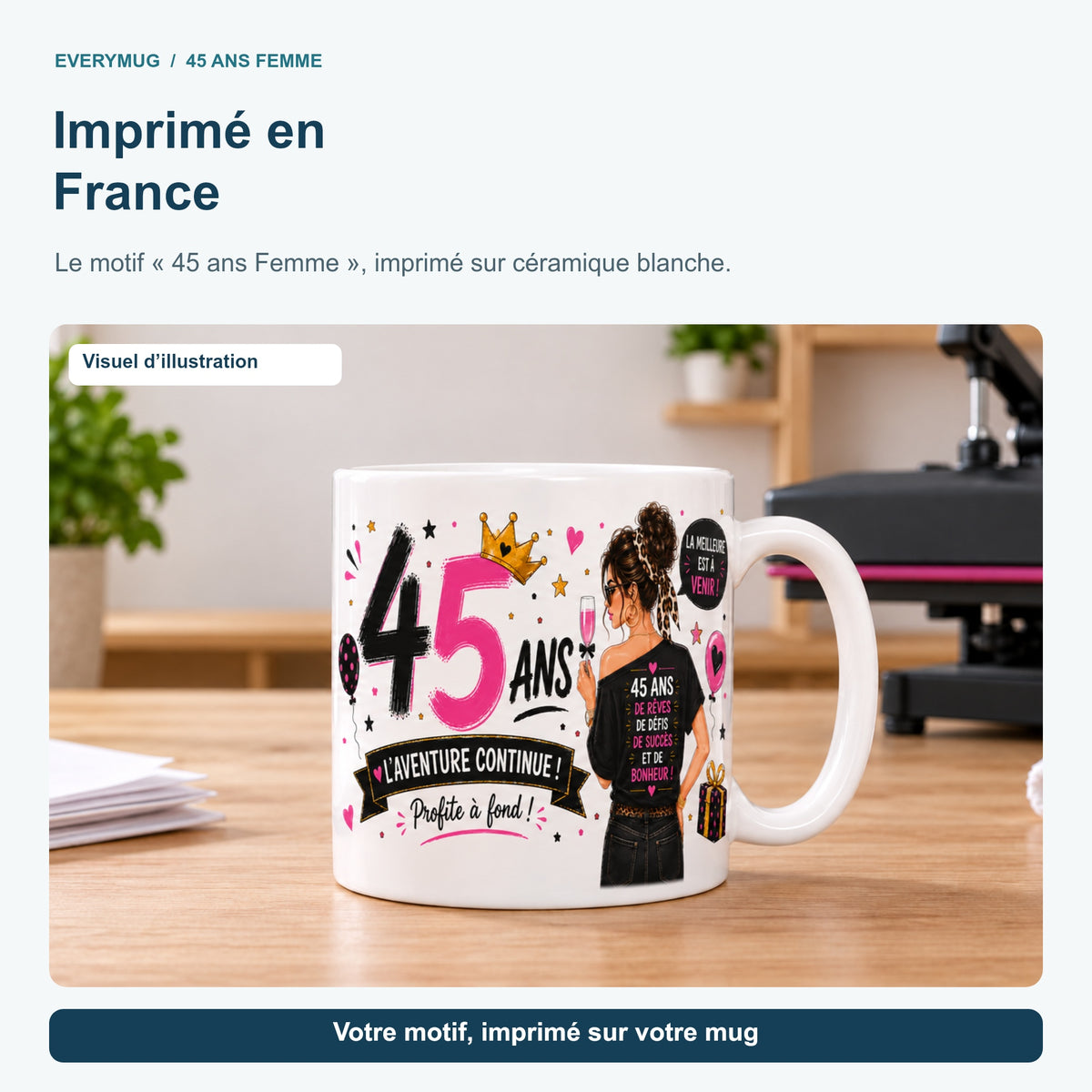 Mug 45 ans Femme dans l'atelier d'impression en France, près de la presse à mugs