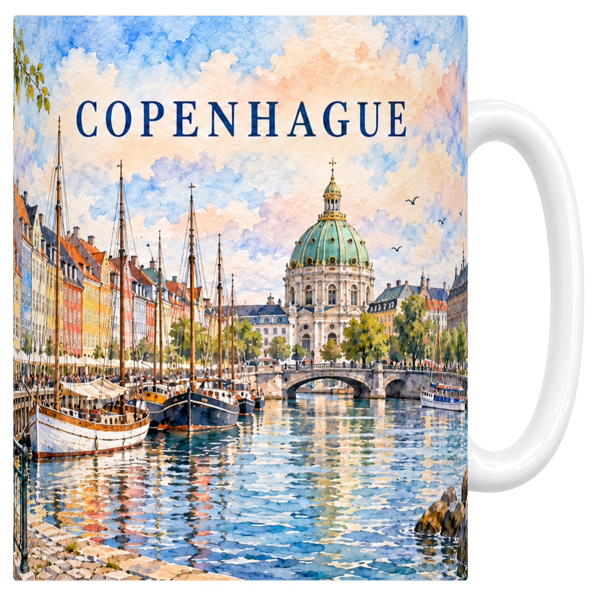Mug en céramique blanche 330 ml illustré à l'aquarelle de Copenhague : les façades colorées de Nyhavn, les vieux gréements, le canal et le dôme vert de l'église de marbre