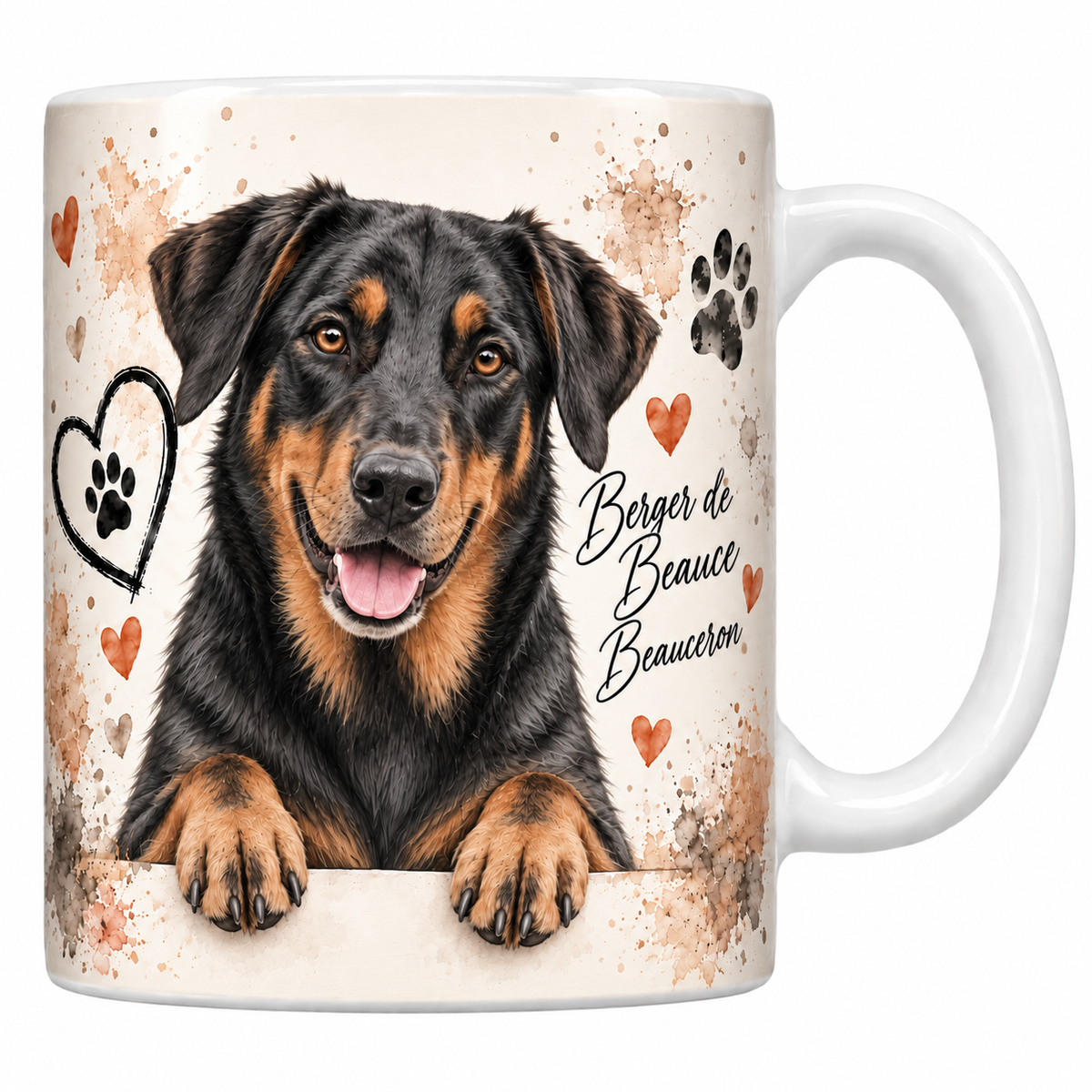 Mug blanc Beauceron aquarelle : chien noir et feu aux oreilles tombantes accoudé à une bordure, empreintes de pattes et cœur au trait
