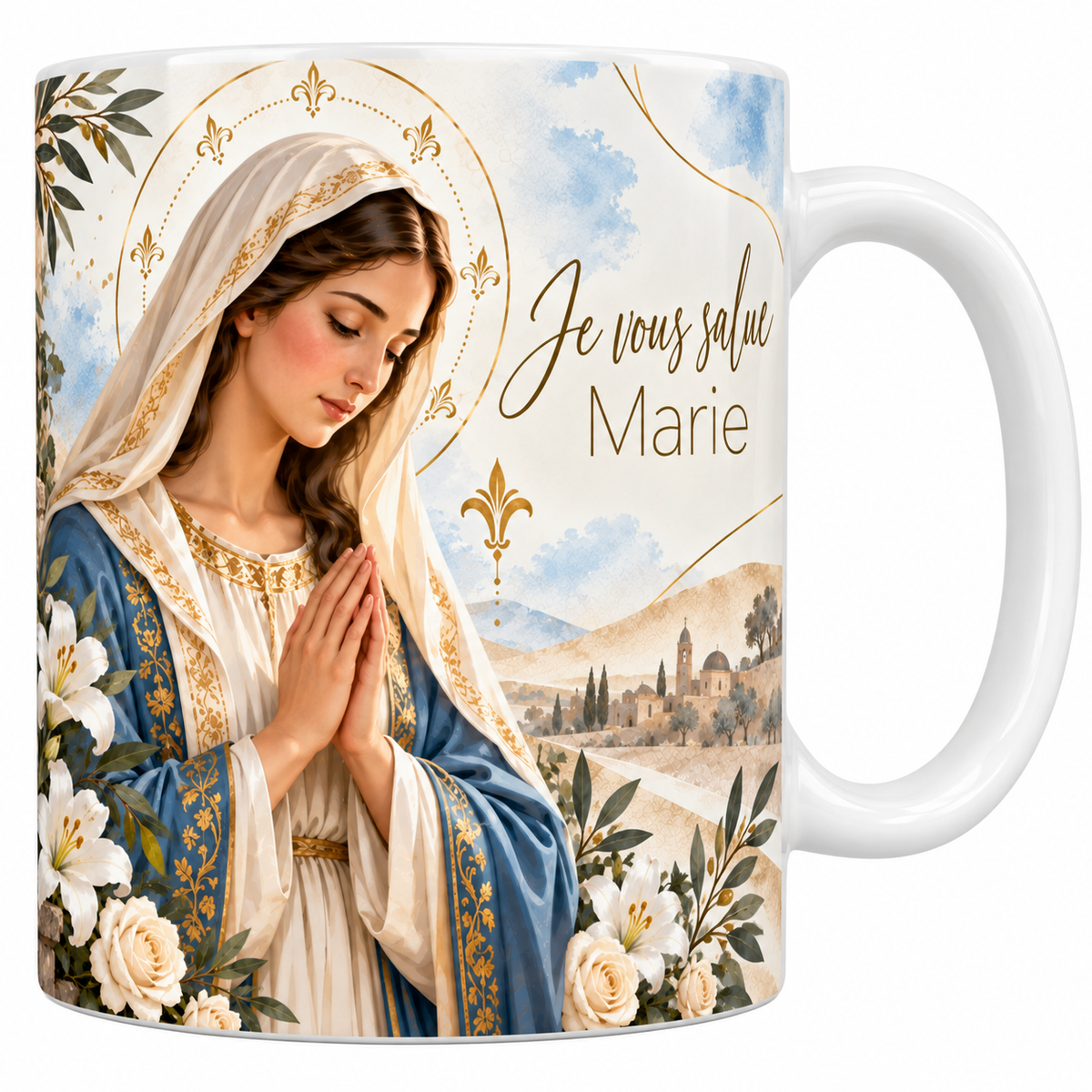 Mug céramique blanche 330 ml illustré de Marie en manteau bleu brodé d'or et voile blanc, nimbe doré fleurdelisé, les mains jointes et les yeux baissés, des lys et des roses blanches, avec le titre Je vous salue Marie en lettres dorées
