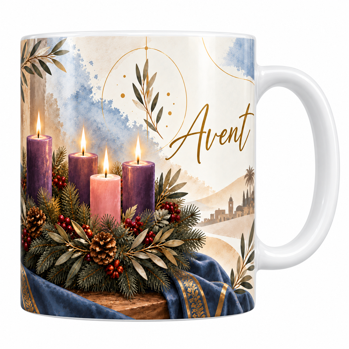 Mug céramique blanche 330 ml illustré d'une couronne de l'Avent, quatre bougies allumées dont une rose, posées dans des branches de sapin, des pommes de pin et des baies rouges, avec le titre Avent en lettres dorées