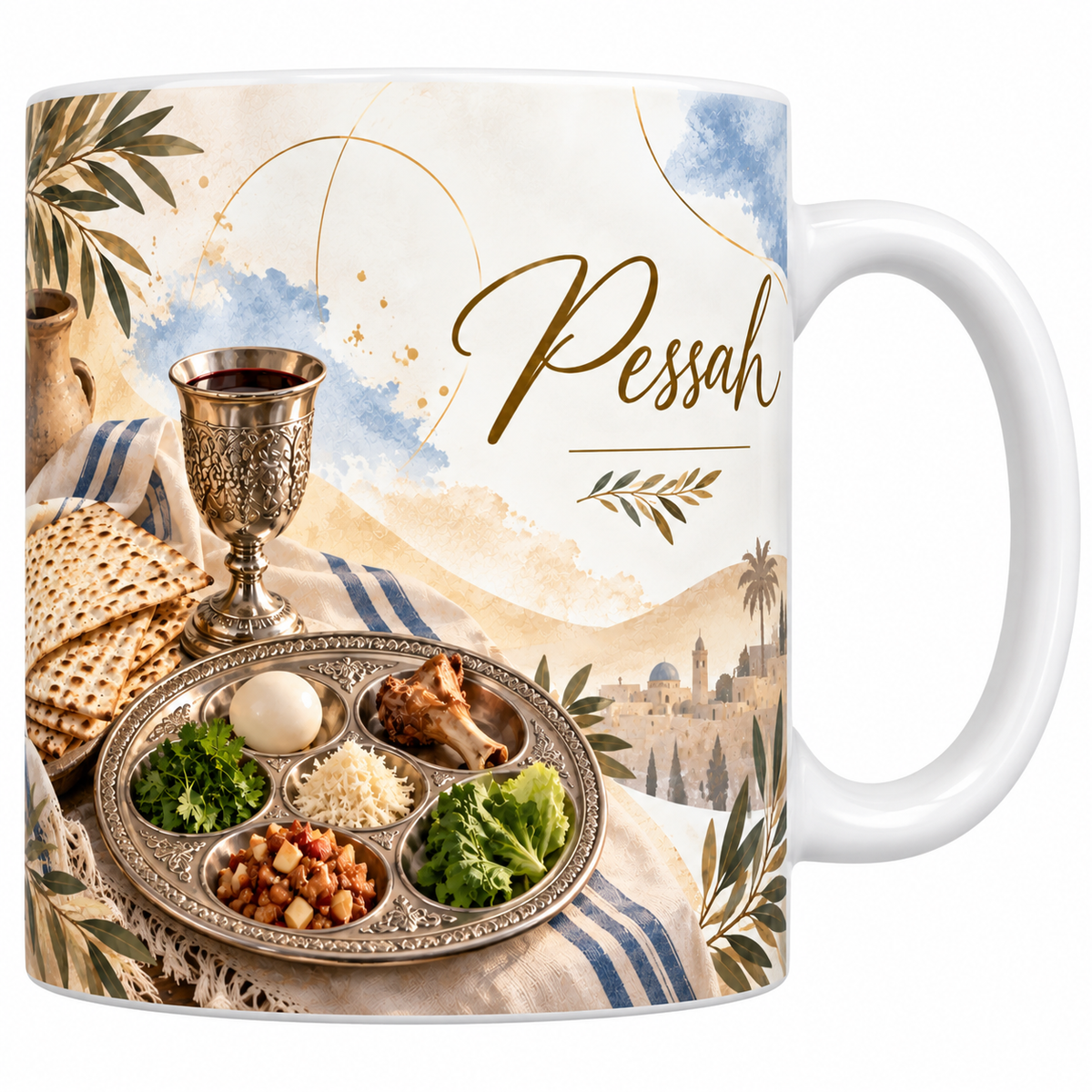 Mug céramique blanche 330 ml illustré de galettes de pain azyme, d'une coupe de kiddouch en argent et d'un plateau de séder à six compartiments sur un linge à raies bleues, avec le titre Pessah en lettres dorées
