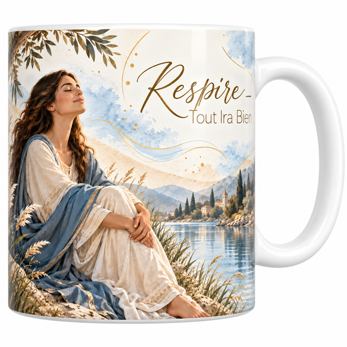 Mug céramique blanche 330 ml illustré d'une femme en robe crème et châle bleu assise sous un olivier au bord de l'eau, le visage levé, traversé d'un souffle bleu et or, avec le titre Respire, Tout Ira Bien en lettres dorées