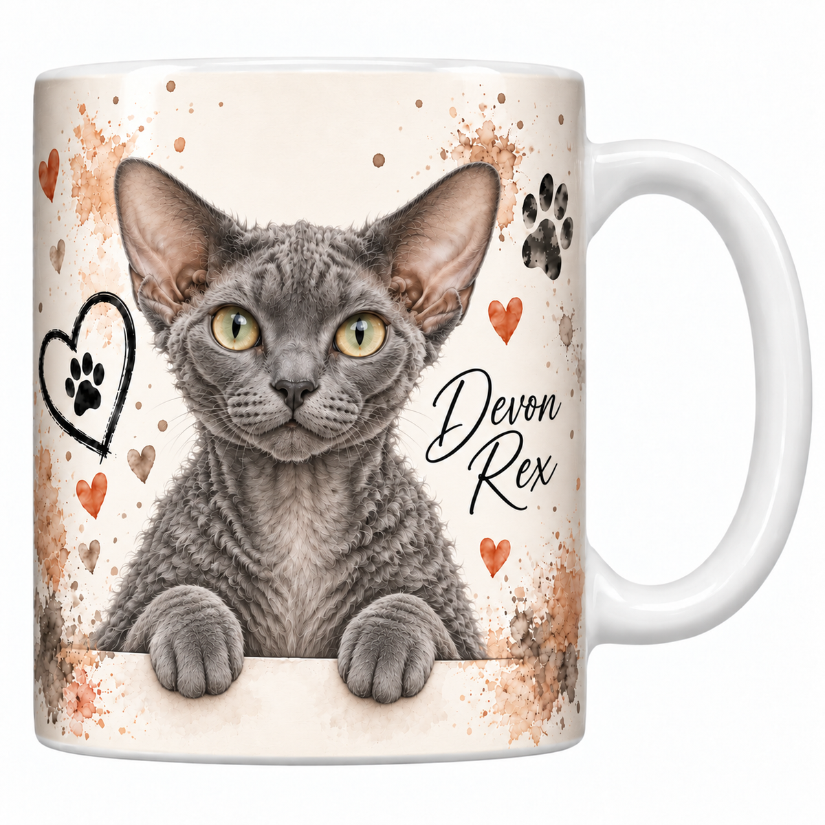 Mug blanc céramique imprimé d'un devon rex gris au poil court bouclé et aux oreilles très basses en buste sur fond crème éclaboussé d'aquarelle, coeur au trait, empreintes de pattes et nom en cursive noire