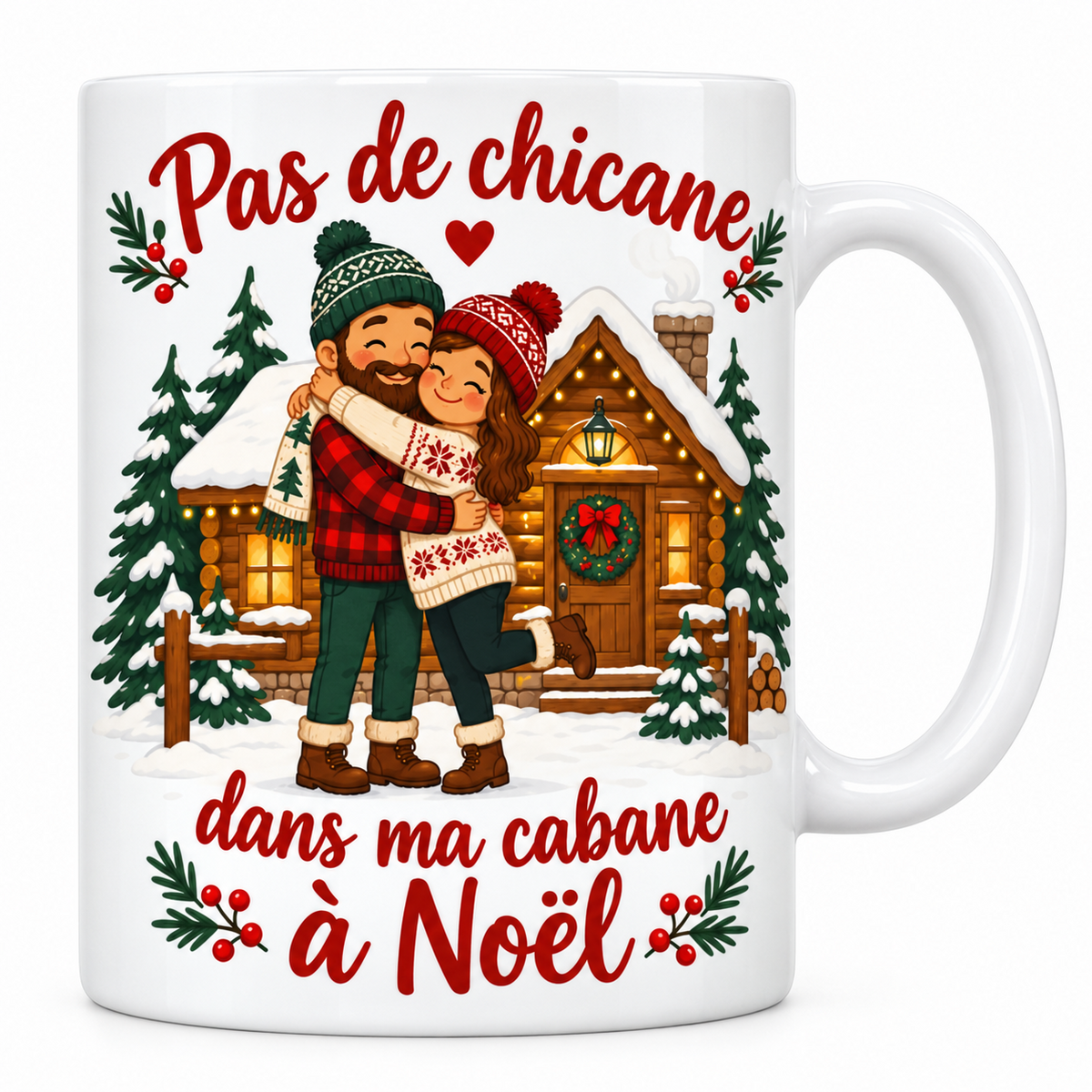 Mug blanc céramique Noël québécois « Pas de chicane dans ma cabane à Noël » : un couple tendrement enlacé devant un chalet en rondins décoré d'une couronne de Noël