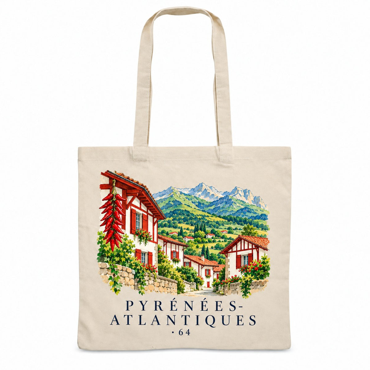 Tote bag Pyrénées-Atlantiques (64) Essentiel, sac plat en coton naturel 140 g/m² de 38 × 42 cm, illustration aquarelle des maisons basques aux volets rouges, des montagnes et des piments
