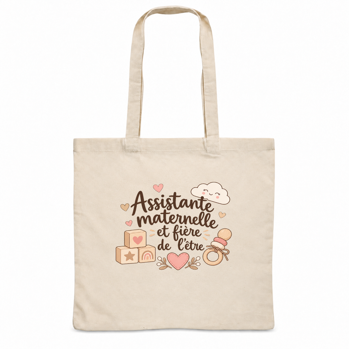 Tote bag assistante maternelle « Assistante maternelle et fière de l'être » Essentiel, sac plat en coton naturel 140 g/m² de 38 × 42 cm, illustration bohème de cubes en bois, d'un hochet, d'un petit nuage et de cœurs