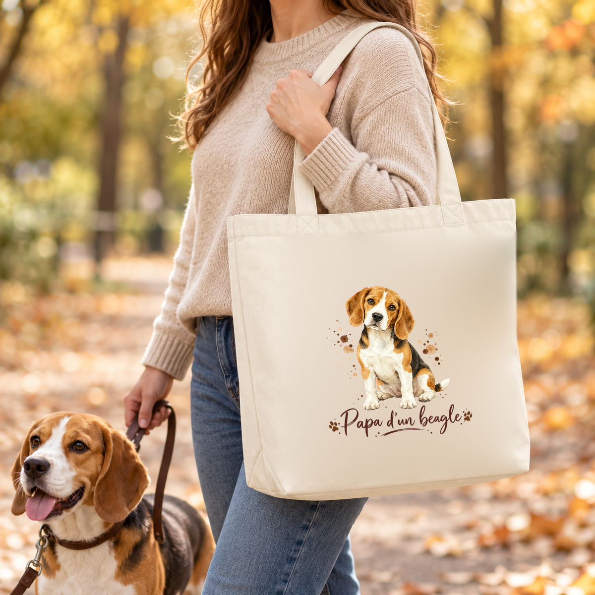 Tote bag beagle « Papa d'un beagle » Premium porté à l'épaule lors d'une balade d'automne, avec son beagle