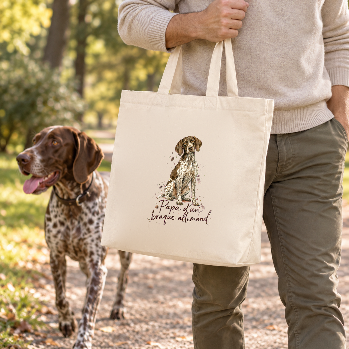 Tote bag braque allemand « Papa d'un braque allemand » Premium porté à l'épaule en balade dans un parc, avec son braque allemand