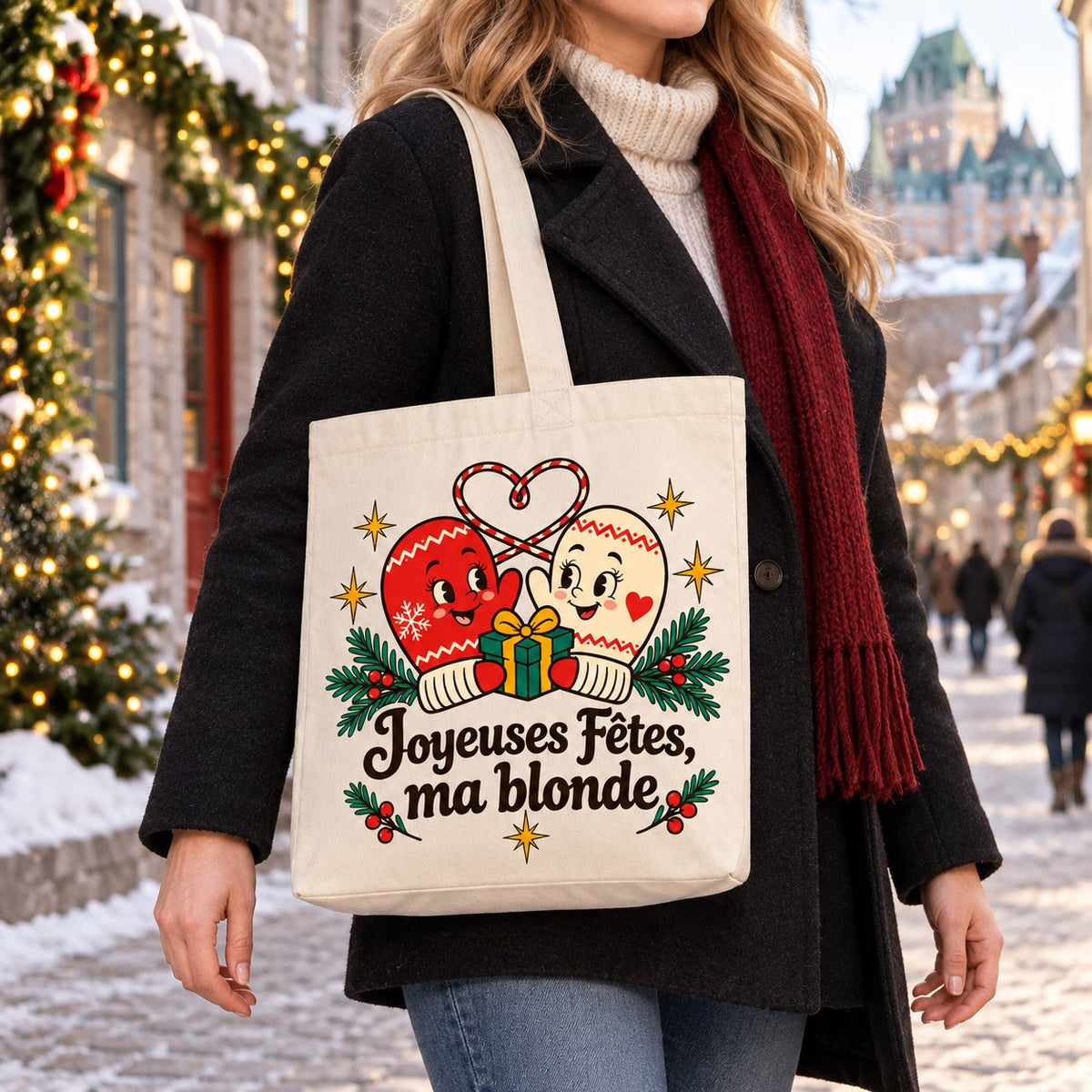Tote bag « Joyeuses Fêtes, ma blonde » Premium porté à l'épaule dans une rue québécoise en hiver