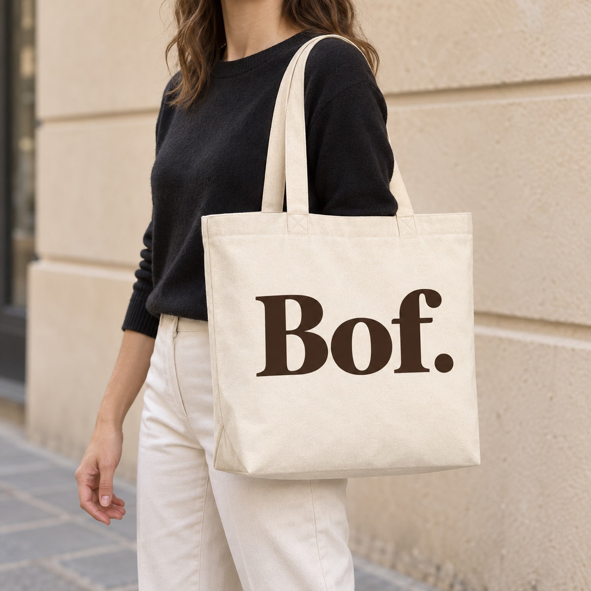 Tote bag « Bof. » Premium porté à l'épaule en ville