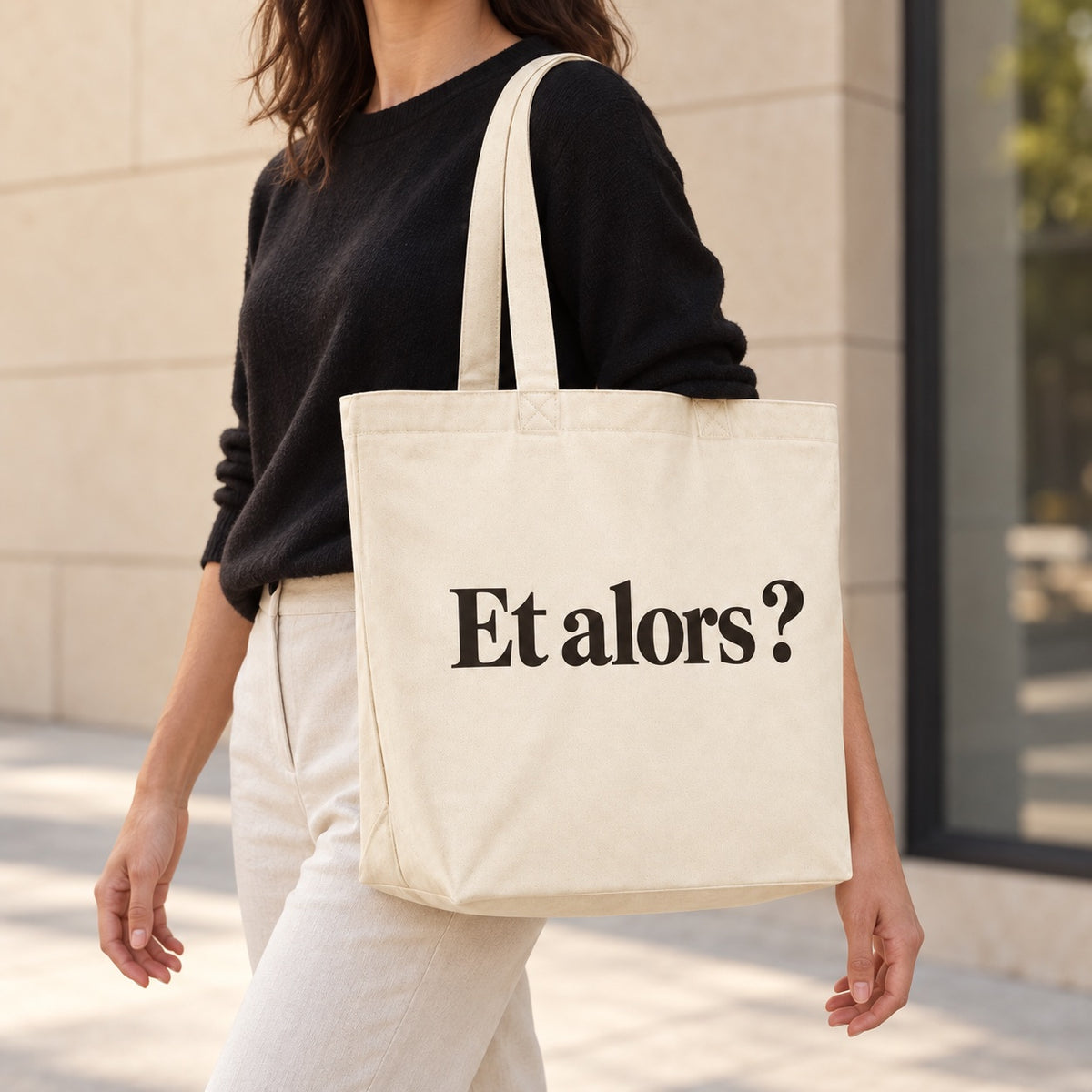 Tote bag « Et alors ? » Premium porté à l'épaule en ville