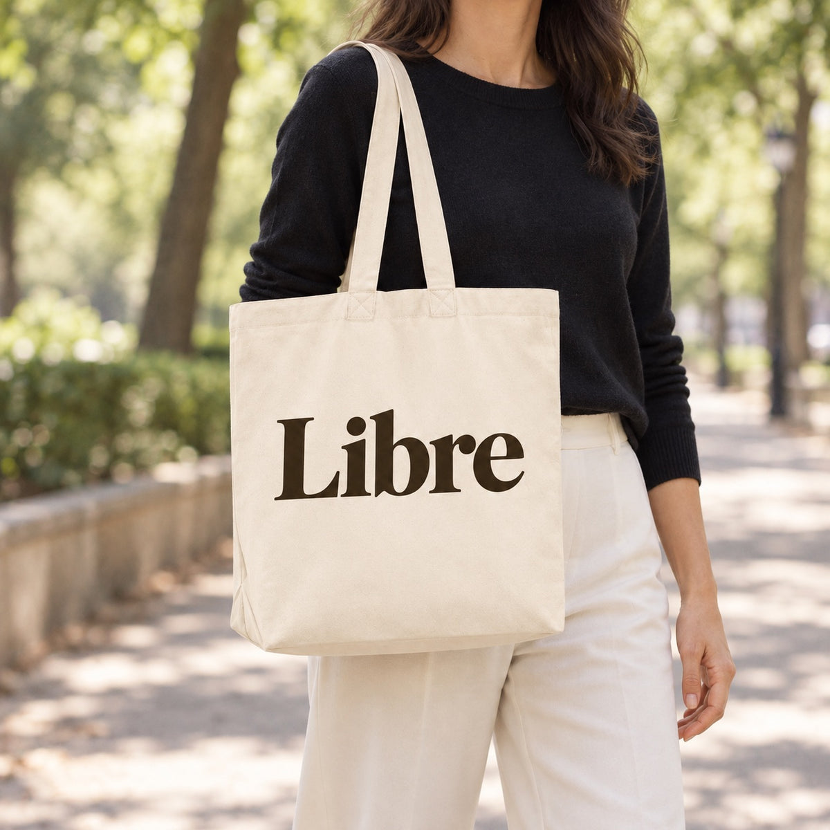 Tote bag « Libre » Premium porté à l'épaule en ville
