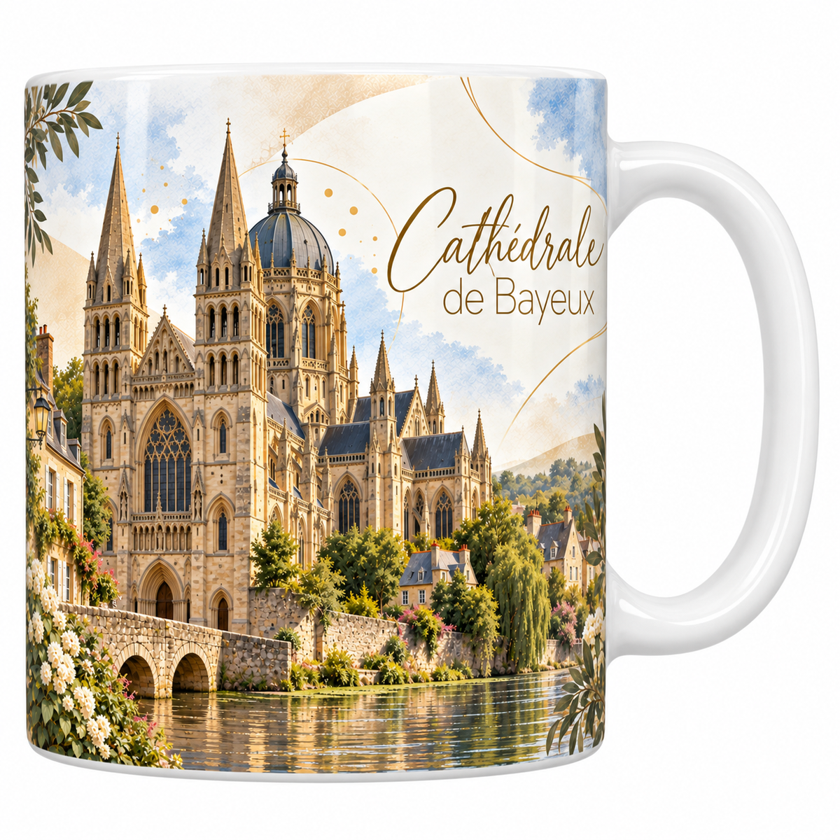 Mug céramique blanche 330 ml illustré de la cathédrale de Bayeux à l'aquarelle, ses deux flèches et sa tour-lanterne à dôme, le pont de pierre sur la rivière et les maisons normandes, des hortensias blancs et le titre Cathédrale de Bayeux en lettres dorées