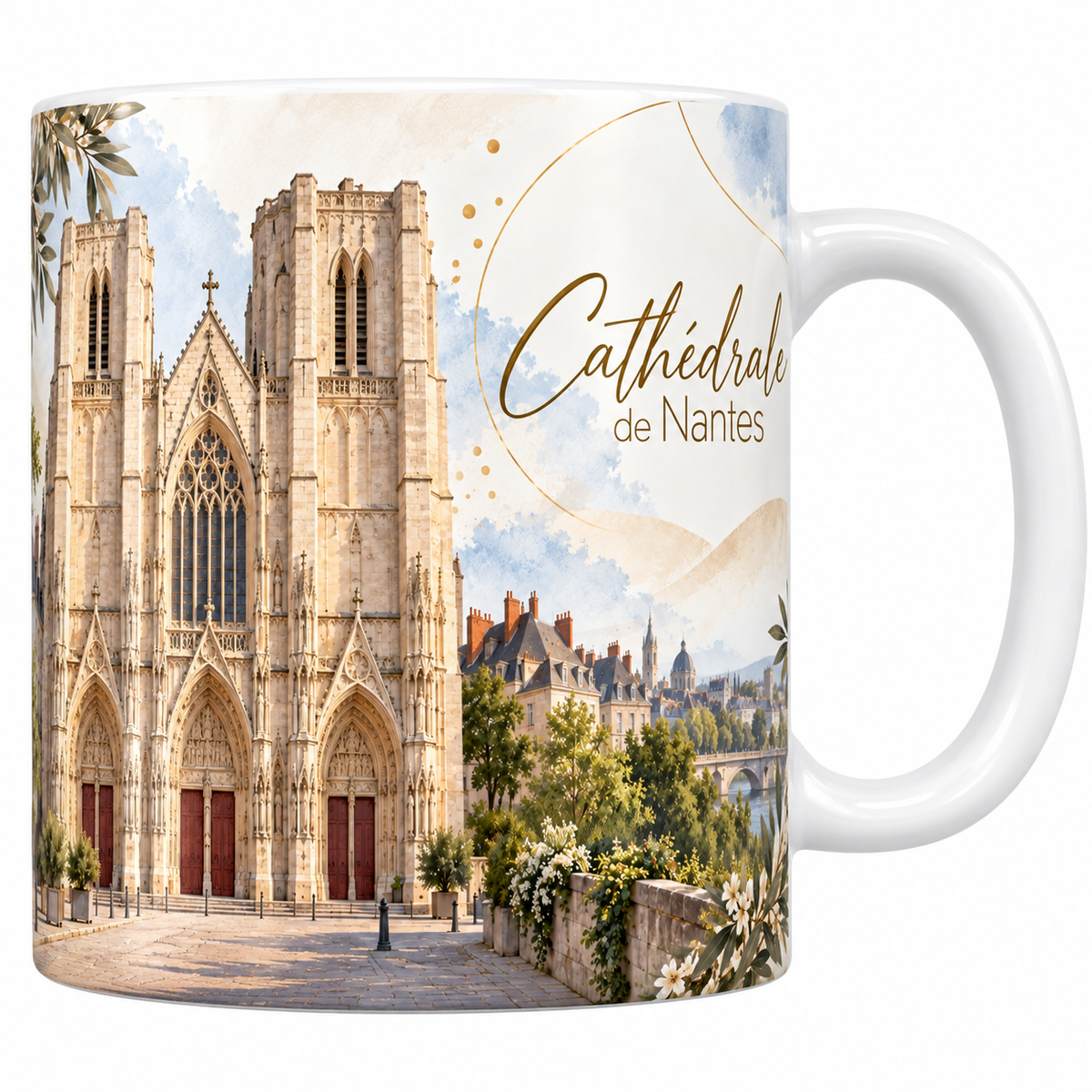 Mug céramique blanche 330 ml illustré de la cathédrale de Nantes à l'aquarelle, sa façade aux deux tours carrées et ses trois porches profonds, les toits de la ville et la Loire à droite, des feuillages et des fleurs blanches et le titre Cathédrale de Nantes en lettres dorées