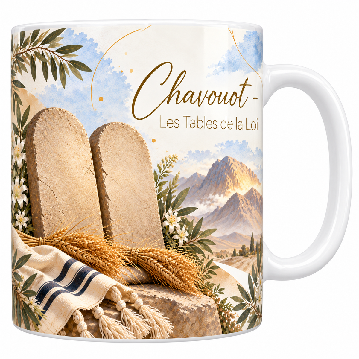 Mug céramique blanche 330 ml illustré de Chavouot à l'aquarelle, les deux Tables de la Loi dressées sur un rocher, un talit crème à rayures bleues plié devant, une gerbe d'épis de blé, des fleurs blanches et le titre Chavouot - Les Tables de la Loi en lettres dorées