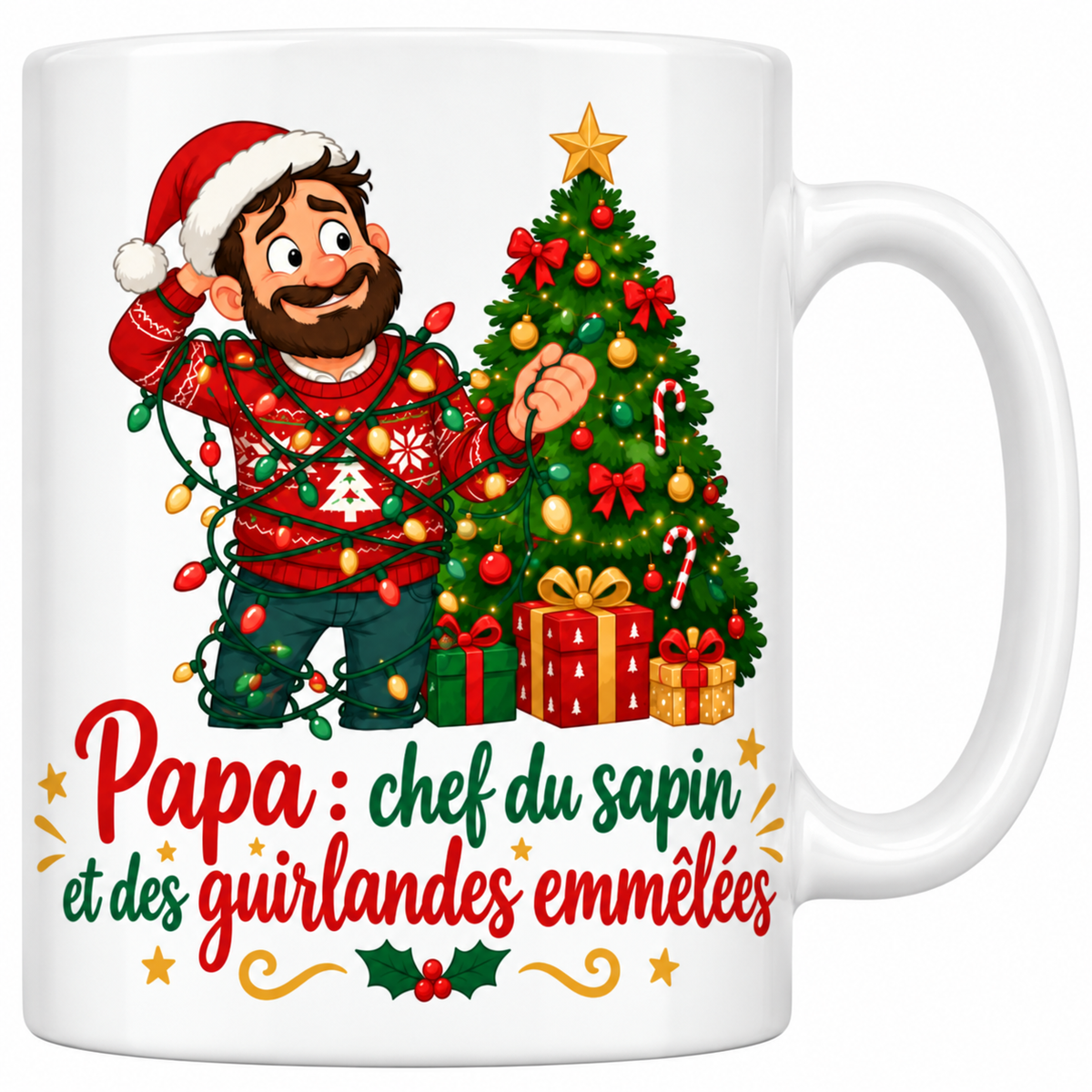 Mug blanc céramique de Noël Papa Guirlandes : un papa en bonnet de Père Noël se gratte la tête, complètement entortillé dans une guirlande lumineuse, à côté d'un sapin parfaitement décoré