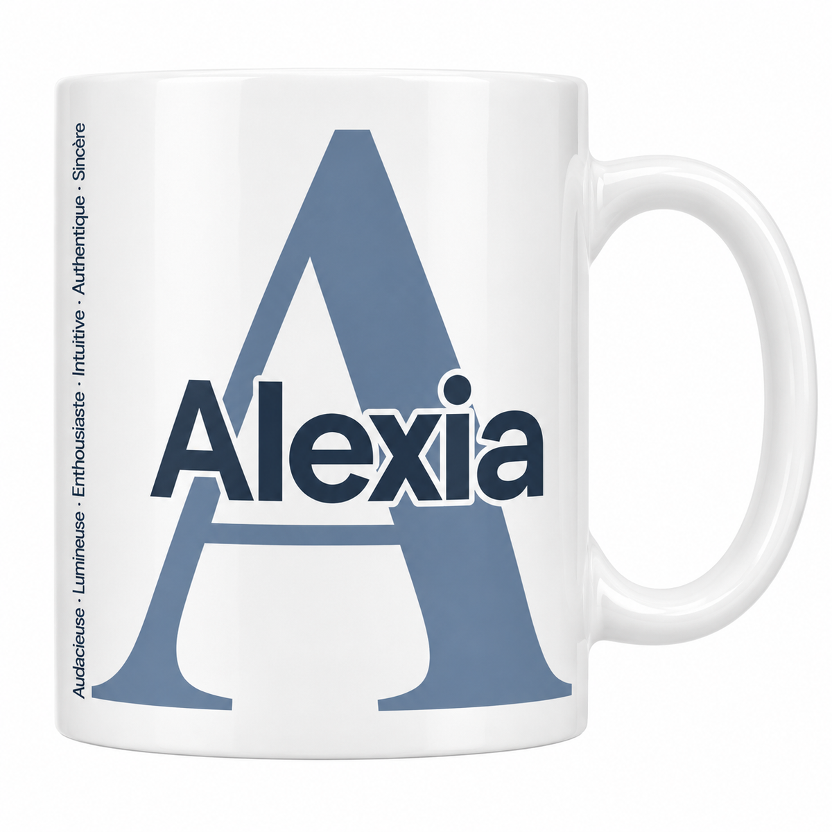 Mug blanc céramique 330 ml prénom Alexia : grande initiale A, prénom Alexia en lettres bold et six qualités verticales sur le côté
