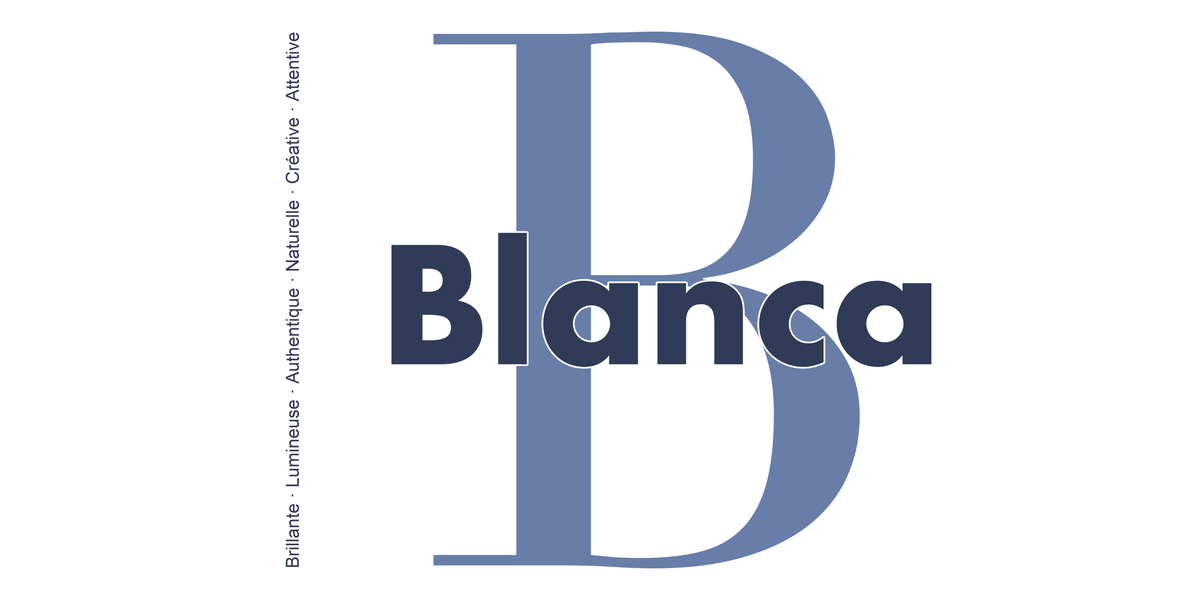 Visuel à plat du mug prénom Blanca : initiale B pleine hauteur, prénom Blanca centré et ligne verticale « Brillante · Lumineuse · Authentique · Naturelle · Créative · Attentive »