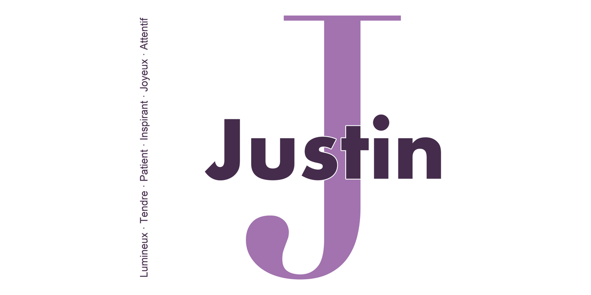 Visuel à plat du mug prénom Justin : initiale J pleine hauteur, prénom Justin centré et ligne verticale « Lumineux · Tendre · Patient · Inspirant · Joyeux · Attentif »