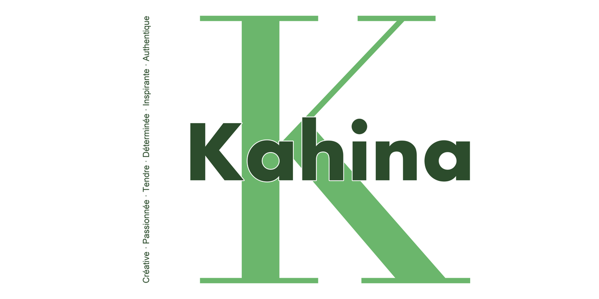 Visuel à plat du mug prénom Kahina : initiale K pleine hauteur, prénom Kahina centré et ligne verticale « Créative · Passionnée · Tendre · Déterminée · Inspirante · Authentique »