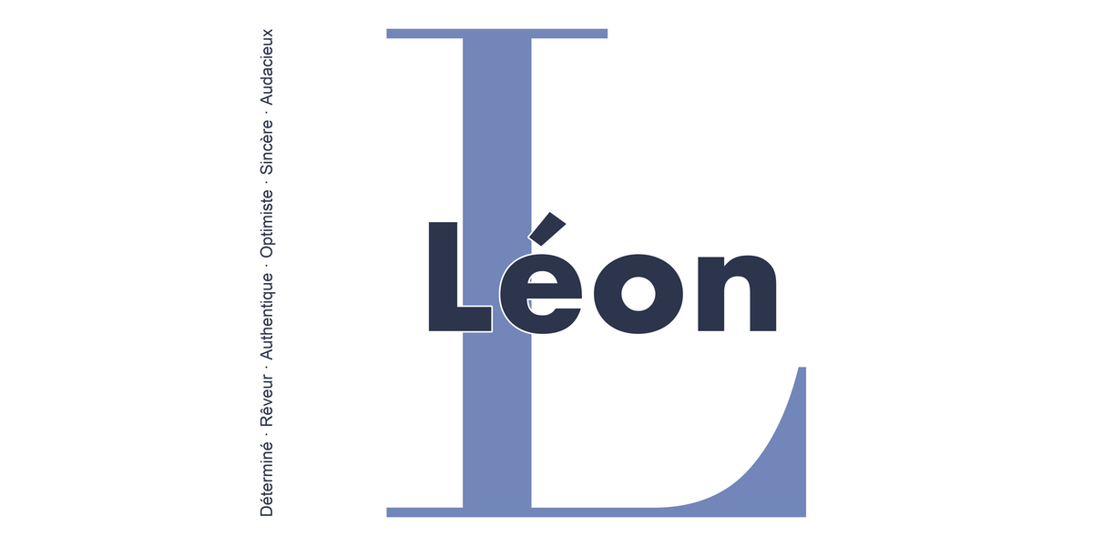 Visuel à plat du mug prénom Léon : initiale L pleine hauteur, prénom Léon centré et ligne verticale « Déterminé · Rêveur · Authentique · Optimiste · Sincère · Audacieux »