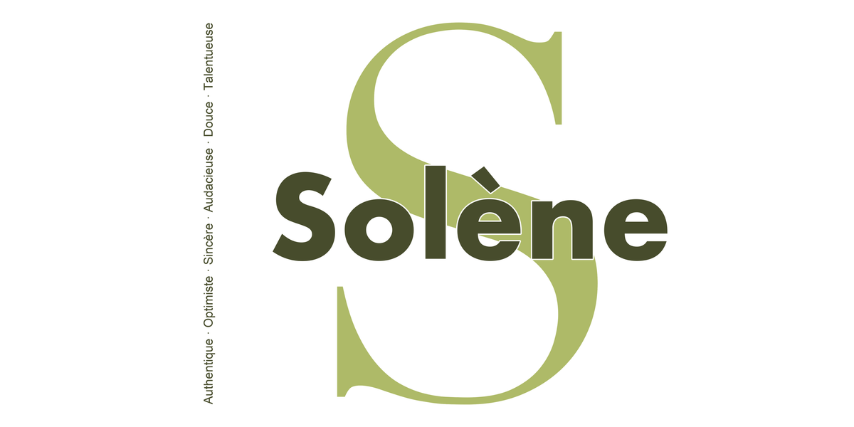Visuel à plat du mug prénom Solène : initiale S pleine hauteur, prénom Solène centré et ligne verticale « Authentique · Optimiste · Sincère · Audacieuse · Douce · Talentueuse »
