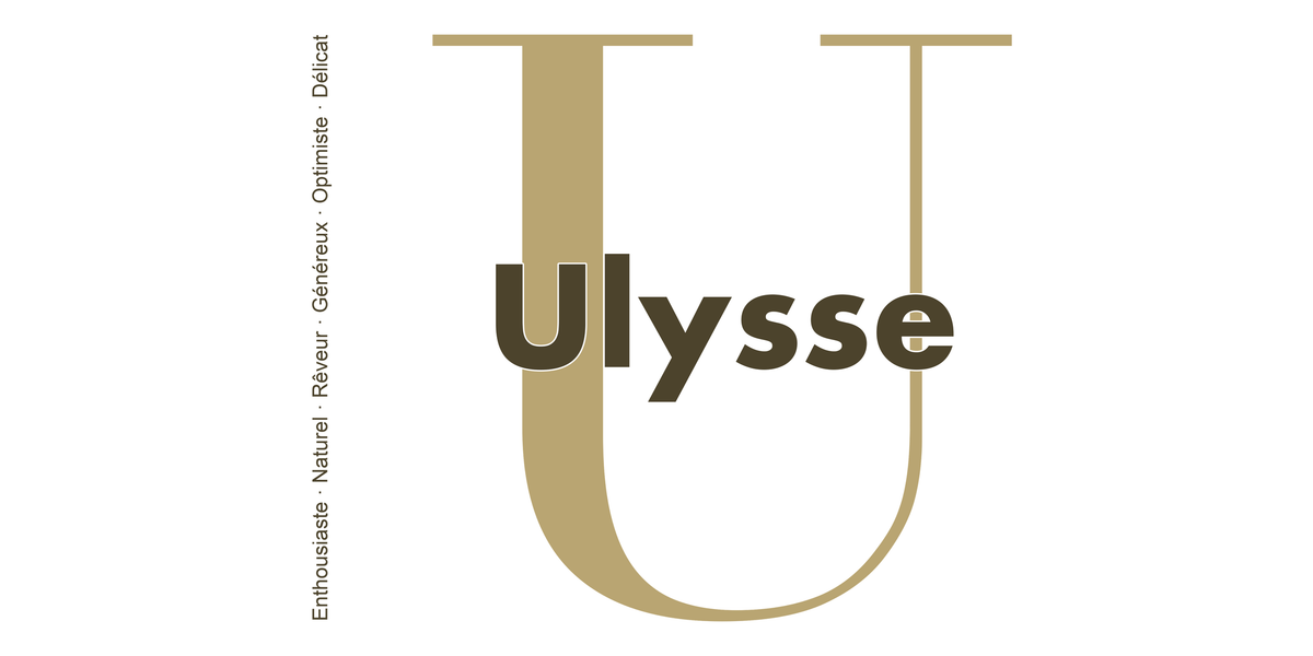 Visuel à plat du mug prénom Ulysse : initiale U pleine hauteur, prénom Ulysse centré et ligne verticale « Enthousiaste · Naturel · Rêveur · Généreux · Optimiste · Délicat »