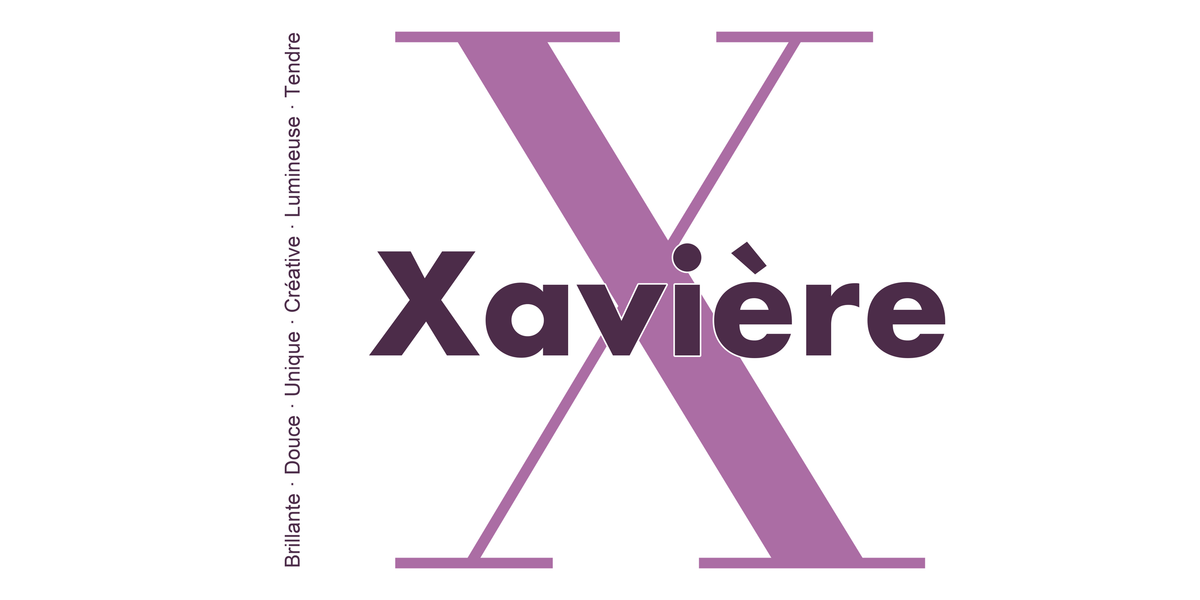 Visuel à plat du mug prénom Xavière : initiale X pleine hauteur, prénom Xavière centré et ligne verticale « Brillante · Douce · Unique · Créative · Lumineuse · Tendre »