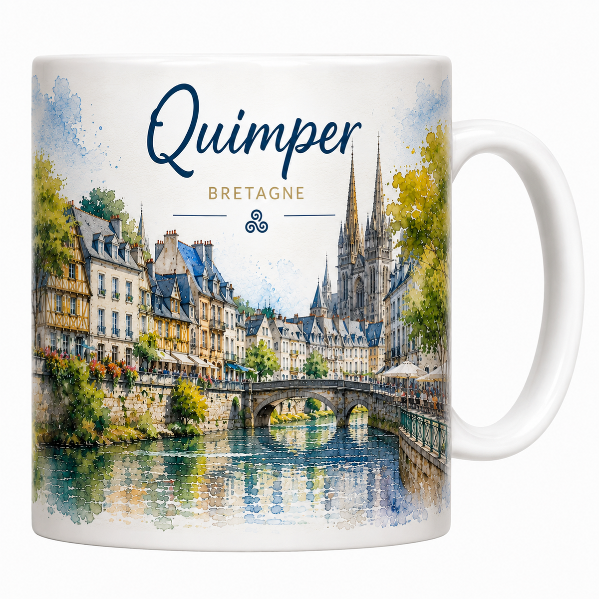 Mug céramique blanc Quimper Bretagne : cathédrale à deux flèches et maisons à pans de bois, triskell