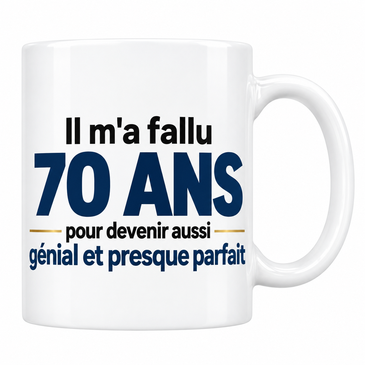 Mug blanc 70 ans homme avec le texte Il m'a fallu 70 ans pour devenir aussi génial et presque parfait en bleu marine