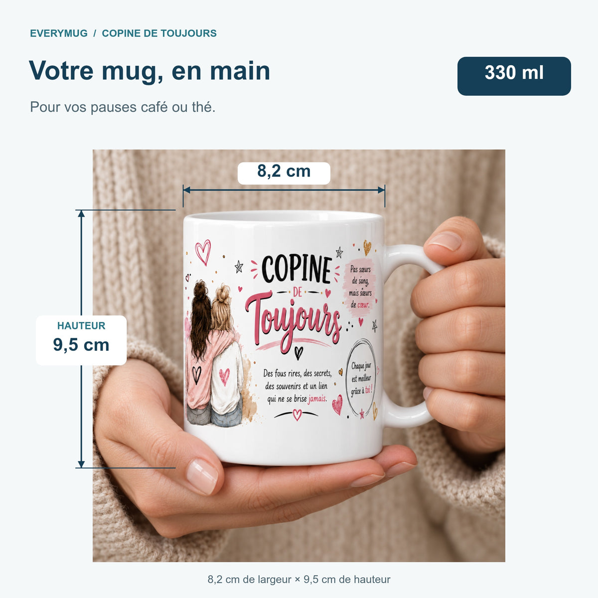 Mug Copine de Toujours tenu en main : 8,2 cm de largeur, 9,5 cm de hauteur, 330 ml