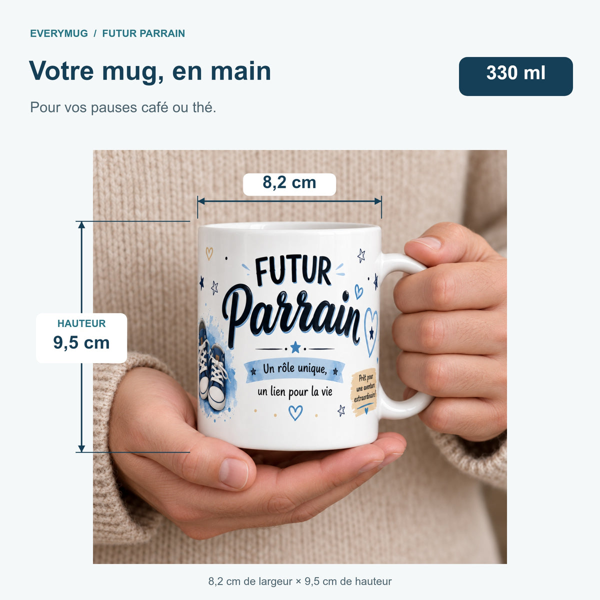 Mug Futur Parrain tenu en main : 8,2 cm de largeur, 9,5 cm de hauteur, 330 ml