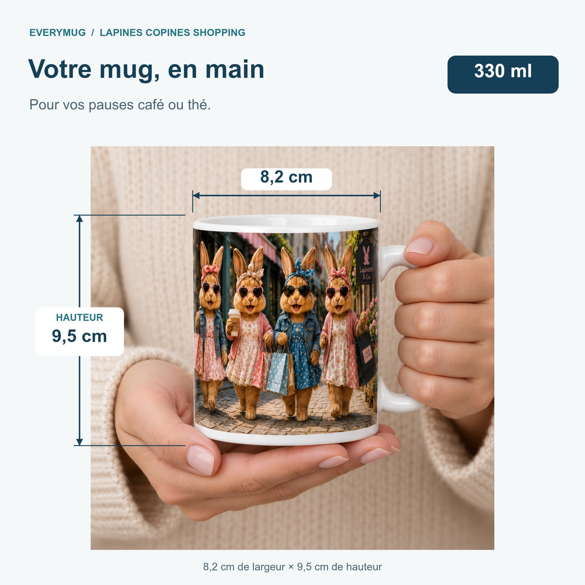 Mug Lapines Copines Shopping tenu en main : 8,2 cm de largeur, 9,5 cm de hauteur, 330 ml