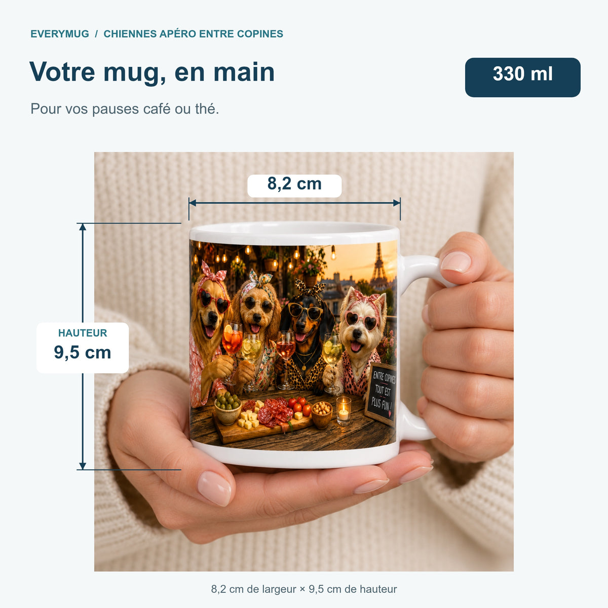 Mug Chiennes Apéro Entre Copines tenu en main : 8,2 cm de largeur, 9,5 cm de hauteur, 330 ml
