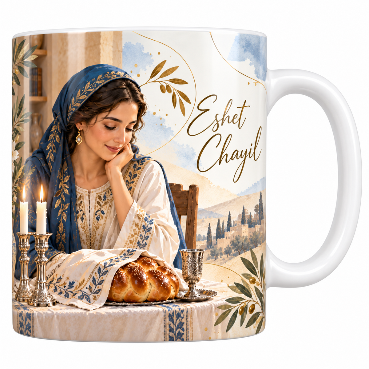 Mug céramique blanche 330 ml illustré d'une jeune femme en robe brodée et foulard bleu assise à la table du vendredi soir, avec bougeoirs allumés, challah et coupe de kiddouch, et la formule Eshet Chayil en lettres dorées
