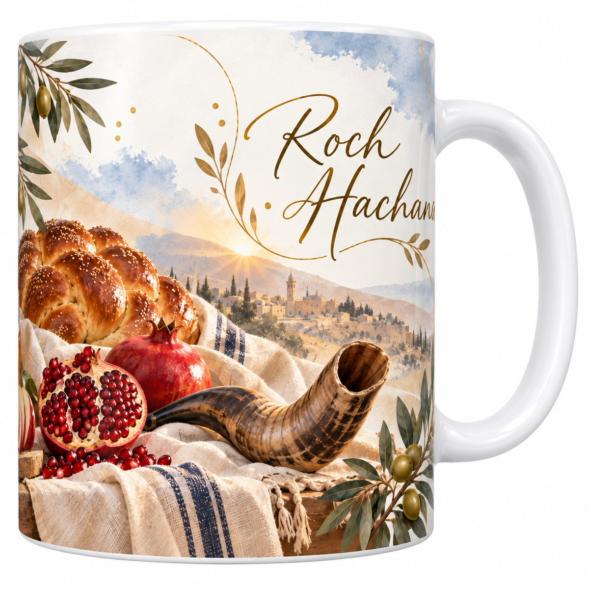Mug céramique blanche 330 ml illustré d'une challah ronde, d'un pot de miel, de pommes rouges, d'une grenade ouverte et d'un shofar de corne posés devant Jérusalem au soleil levant, titre Roch Hachana en lettres dorées