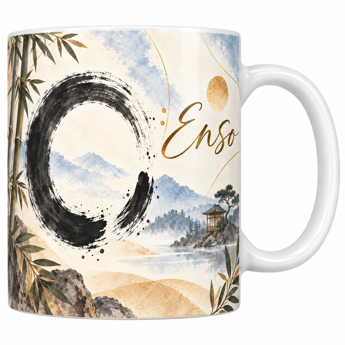 Mug céramique blanche 330 ml illustré d'un grand cercle enso tracé au pinceau à l'encre noire et laissé ouvert, devant un lac brumeux, des bambous et un pavillon de bois, avec le titre Enso en lettres dorées