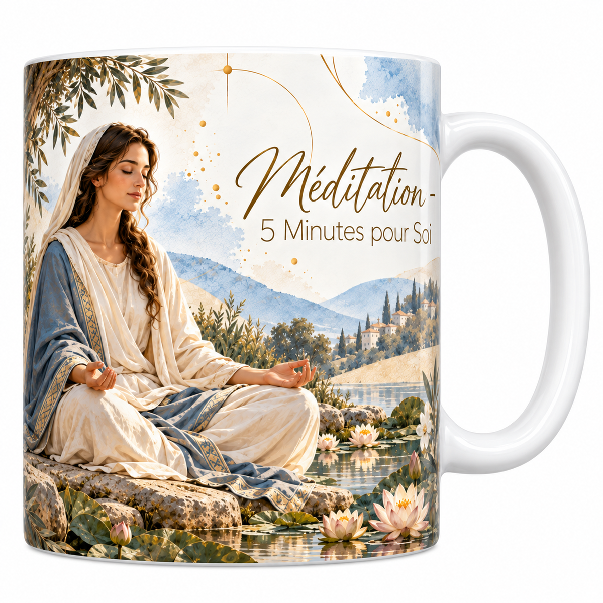 Mug céramique blanche 330 ml illustré d'une femme en voile crème et châle bleu assise en lotus au bord de l'eau, les mains sur les genoux, parmi les nénuphars, avec le titre Méditation, 5 Minutes pour Soi en lettres dorées