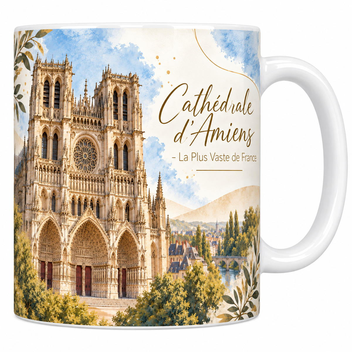 Mug céramique blanche 330 ml illustré de la façade de la cathédrale d'Amiens en contre-plongée, ses deux tours inégales, sa rose et ses trois portails sculptés, avec les toits de la ville, titre en lettres dorées