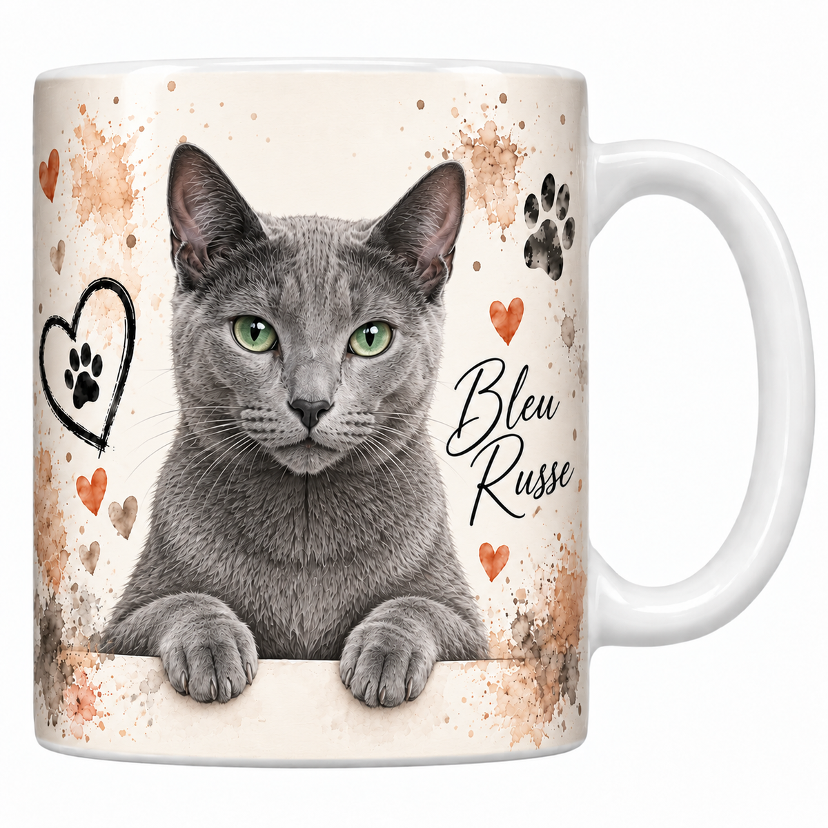 Mug blanc céramique imprimé d'un bleu russe à la fourrure gris-bleu dense et aux yeux verts en buste sur fond crème éclaboussé d'aquarelle, coeur au trait, empreintes de pattes et nom de la race en cursive noire