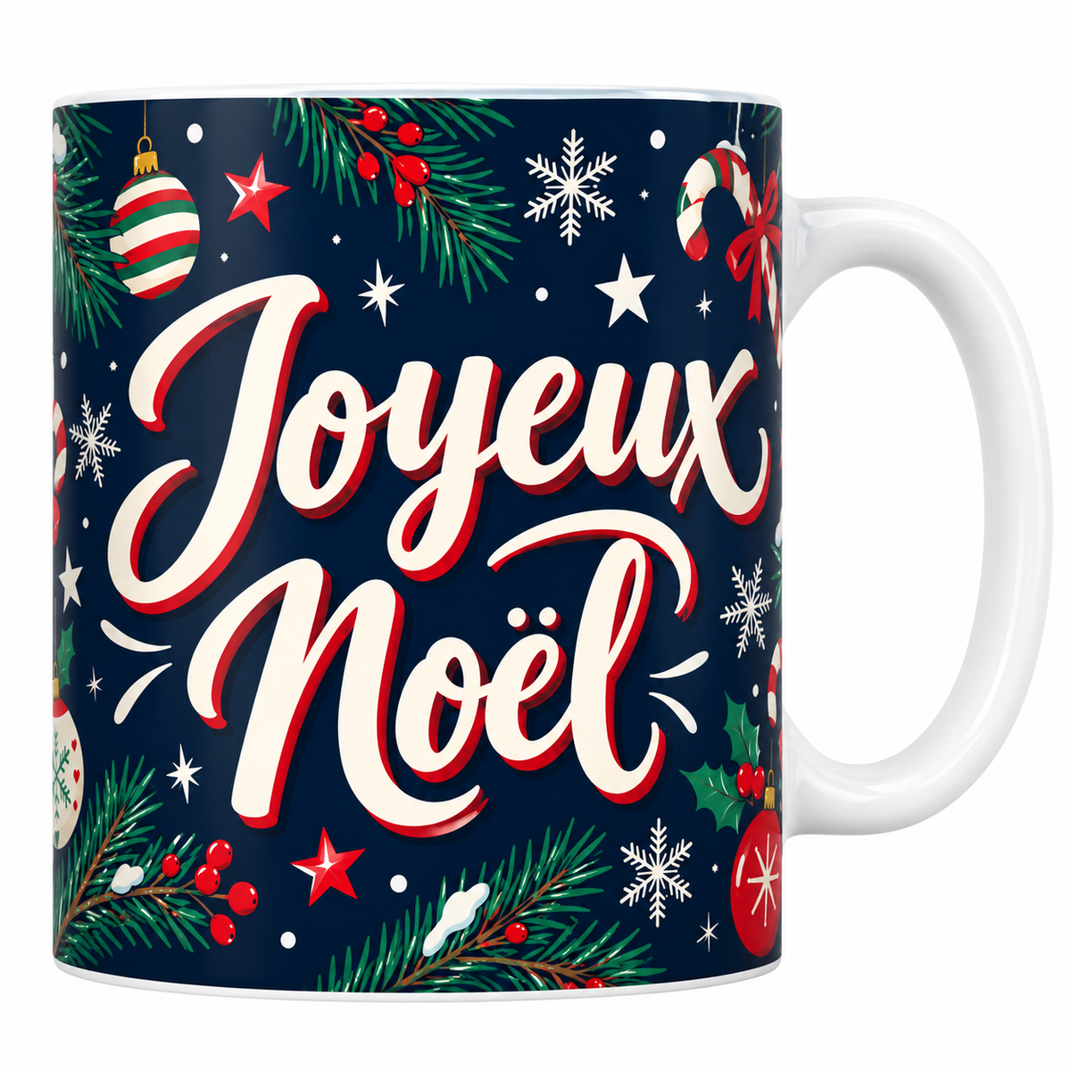 Mug blanc céramique imprimé d'un lettrage calligraphié Joyeux Noël crème ombré de rouge sur fond bleu nuit, branches de sapin, boules et sucres d'orge