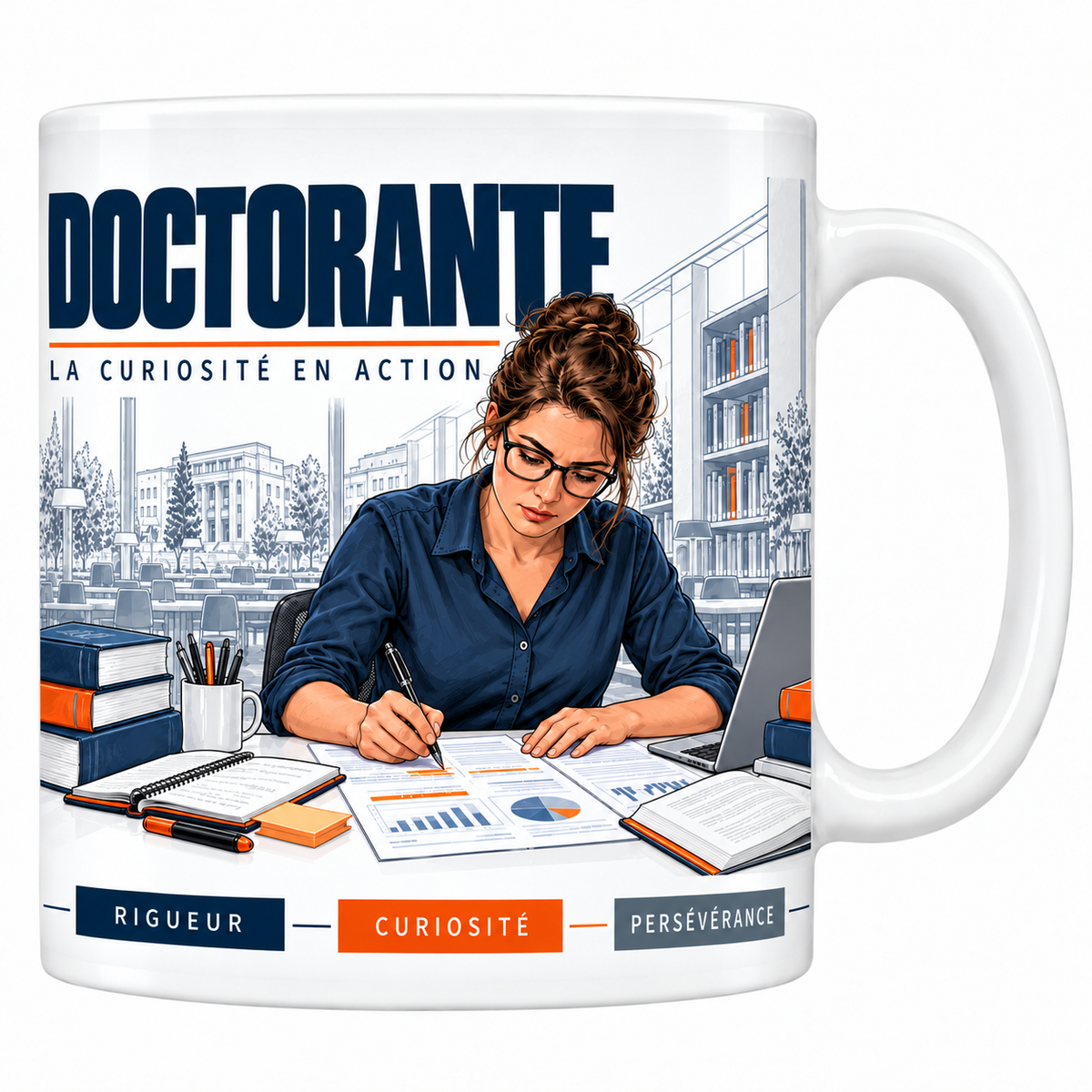 Mug céramique blanc Doctorante : la doctorante à lunettes, chignon et chemise bleu marine annotant des graphiques en bibliothèque universitaire, livres et ordinateur portable, devise La curiosité en action