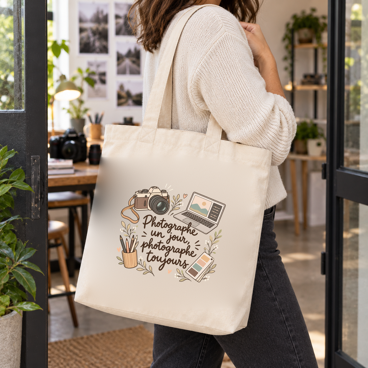 Tote bag photographe Premium porté à l'épaule dans un studio photo