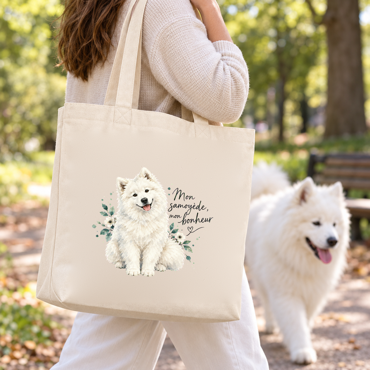 Tote bag samoyède « Mon samoyède, mon bonheur » Premium porté à l'épaule en balade dans un parc, avec son samoyède