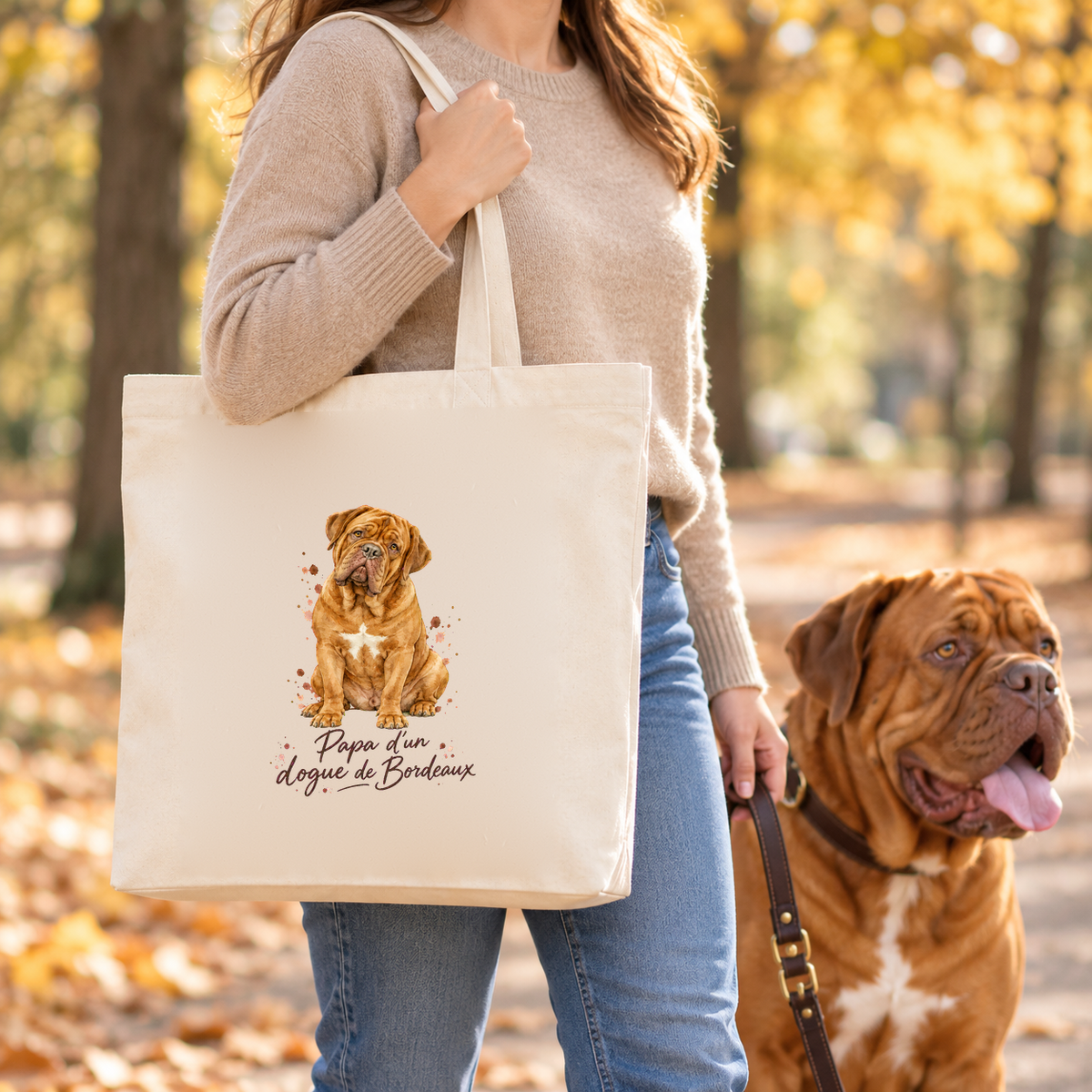 Tote bag dogue de Bordeaux « Papa d'un dogue de Bordeaux » Premium porté à l'épaule lors d'une balade d'automne dans un parc, un dogue de Bordeaux en laisse
