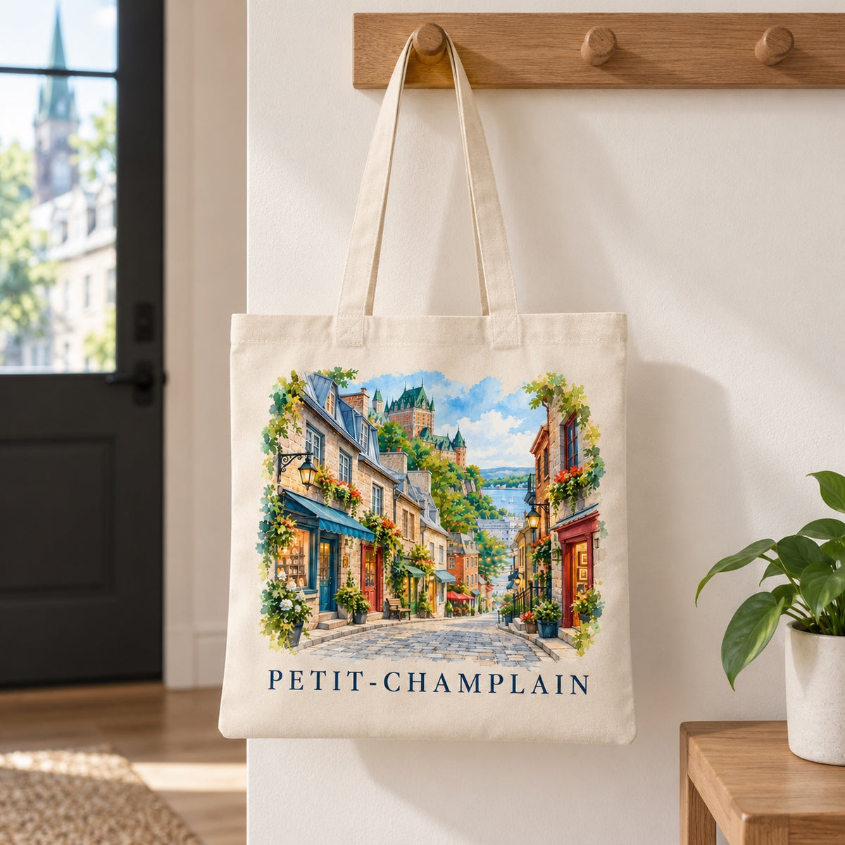 Tote bag Petit-Champlain Essentiel suspendu à une patère